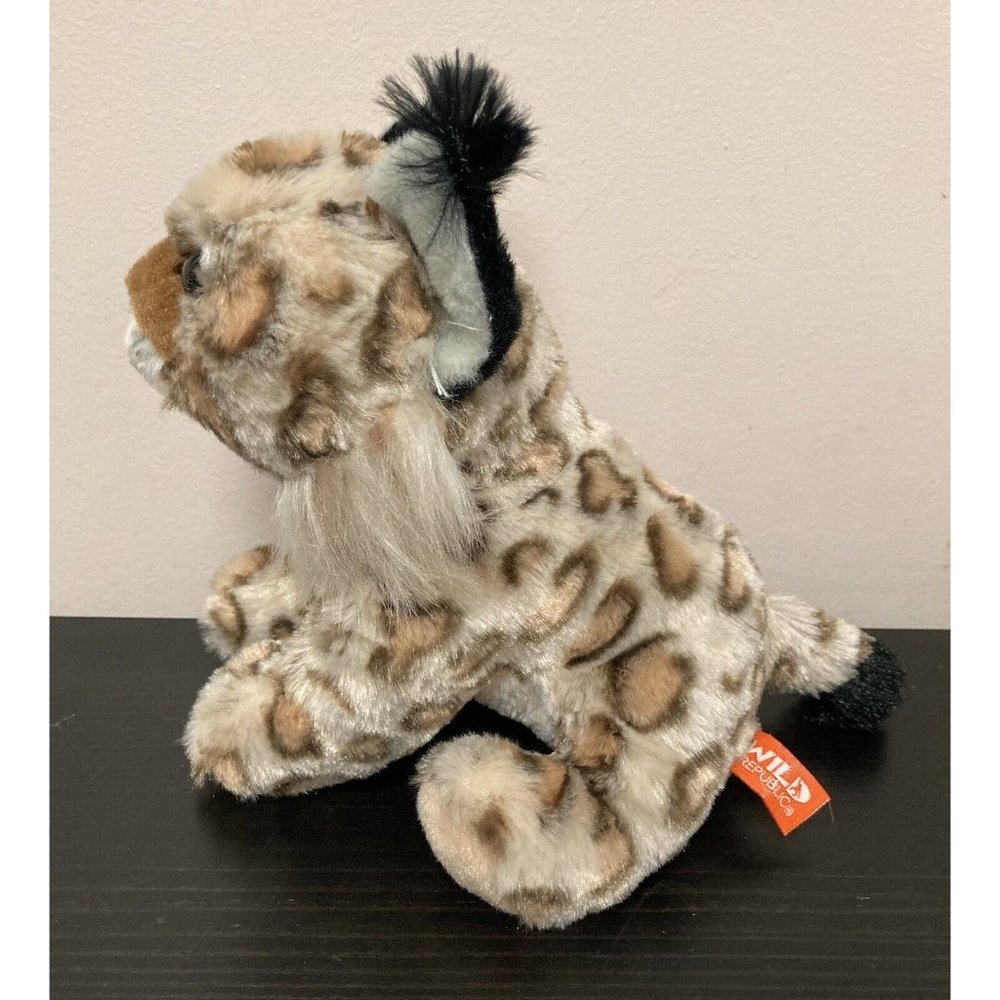 K&M Wild Republic Plush Stuffed Animal Bobcat Lynx 8" High Seated